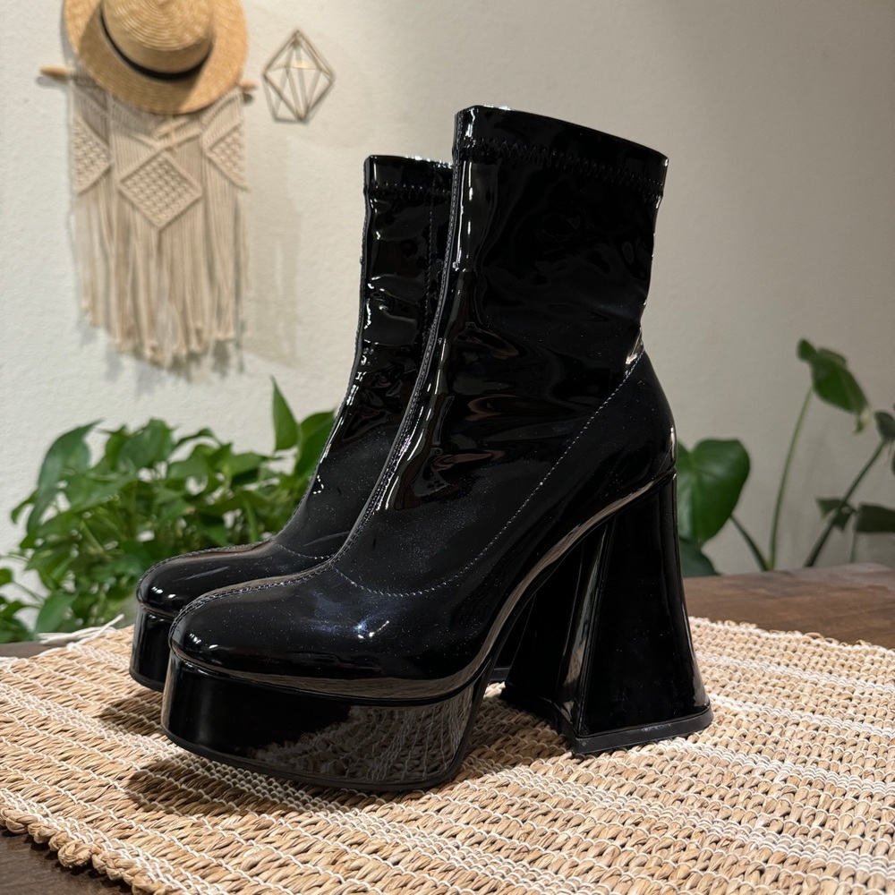 New Vinyl Boots with Flared Heel by LaModa